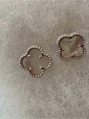 Van Cleef style Silver Clover Stud Earrings - Elegant Mother-of-Pearl Inlay